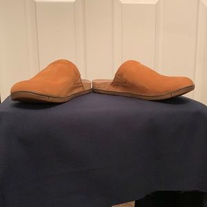 Women Go Anywhere Clogs